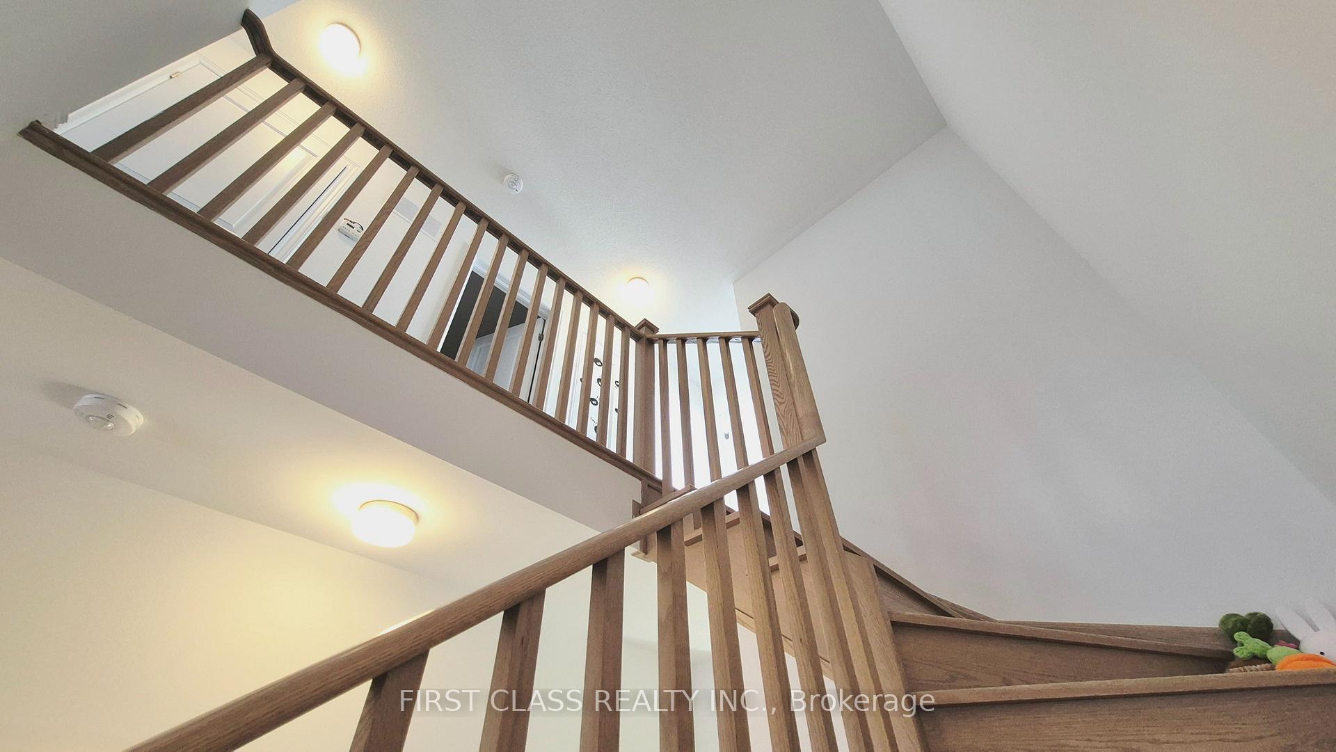 Photo 31 of 52 Sorbara Way, Whitby, Brooklin — HOMEH