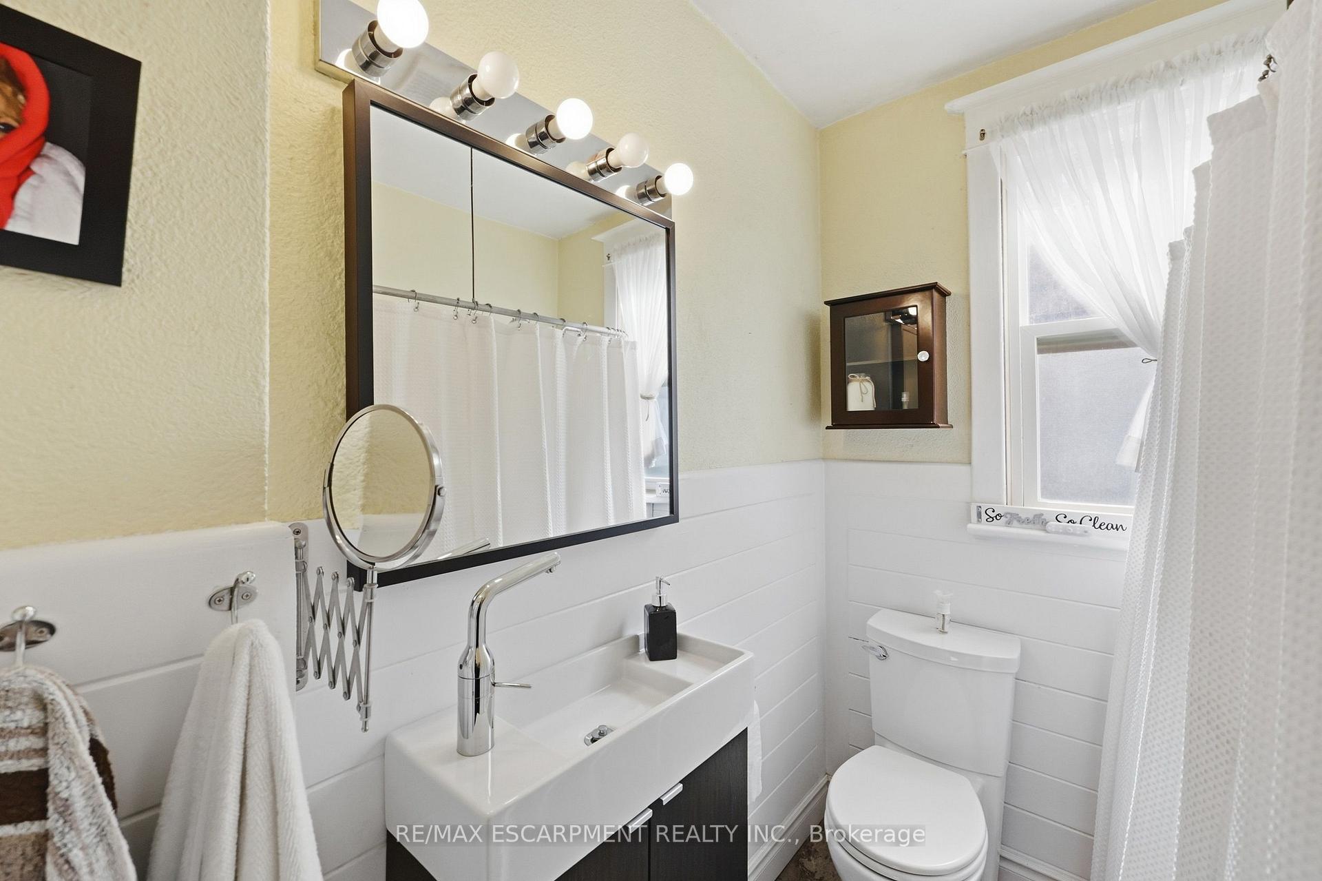 Photo 18 of 84 Barons Avenue N, Hamilton, Homeside — HOMEH