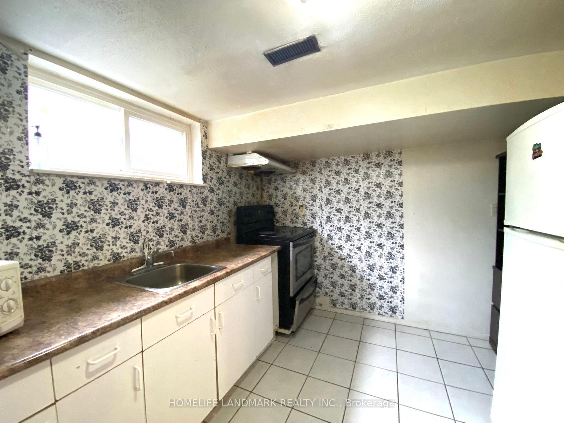 Photo 5 of Unit Lower, 3320 Grechen Road, Mississauga, Erindale — HOMEH