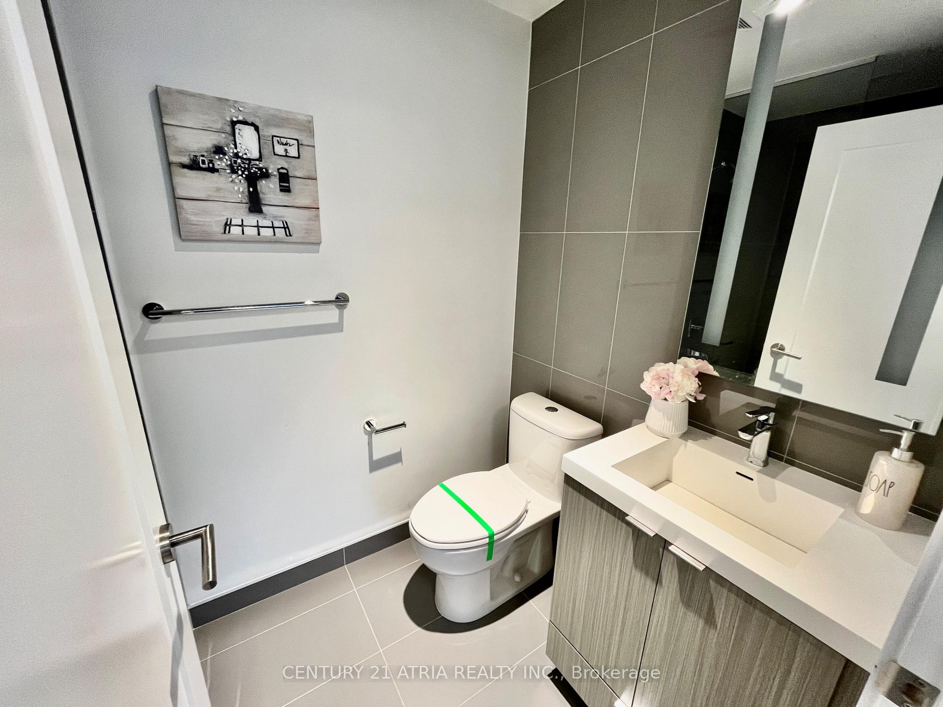 Photo 3 of Unit 1608, 575 Bloor Street E, Toronto, North St. James Town — HOMEH