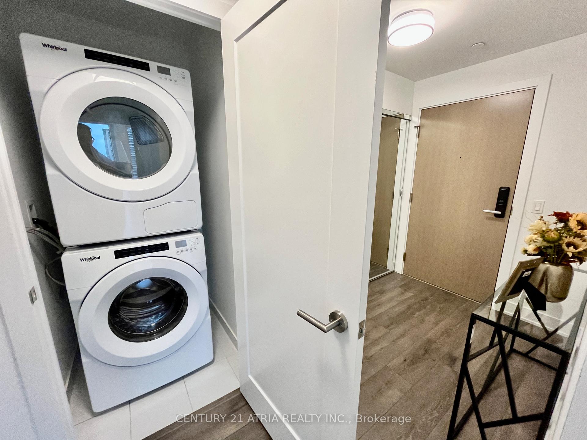 Photo 5 of Unit 1608, 575 Bloor Street E, Toronto, North St. James Town — HOMEH