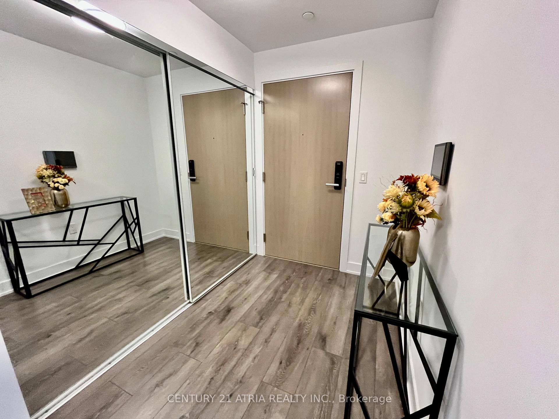 Photo 6 of Unit 1608, 575 Bloor Street E, Toronto, North St. James Town — HOMEH
