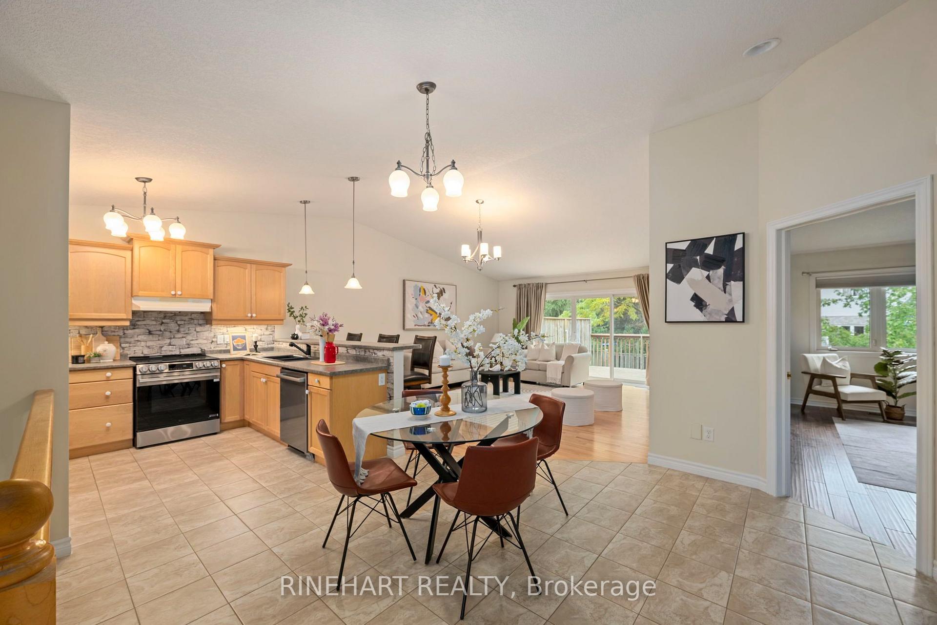 Photo 10 of Unit 17, 121 Meadowcreek Drive, Middlesex Centre, Ilderton — HOMEH