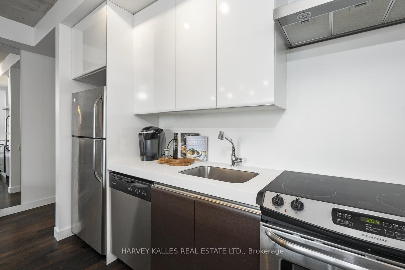 Photo 6 of Unit 722, 75 Portland Street, Toronto, Waterfront Communities — HOMEH