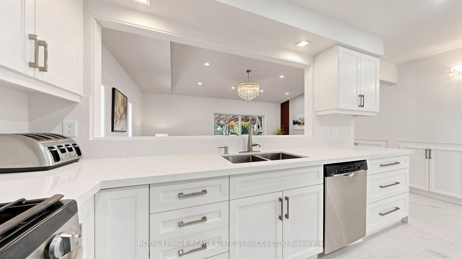 Photo 9 of 816 Beatrice Street E, Oshawa, Pinecrest — HOMEH