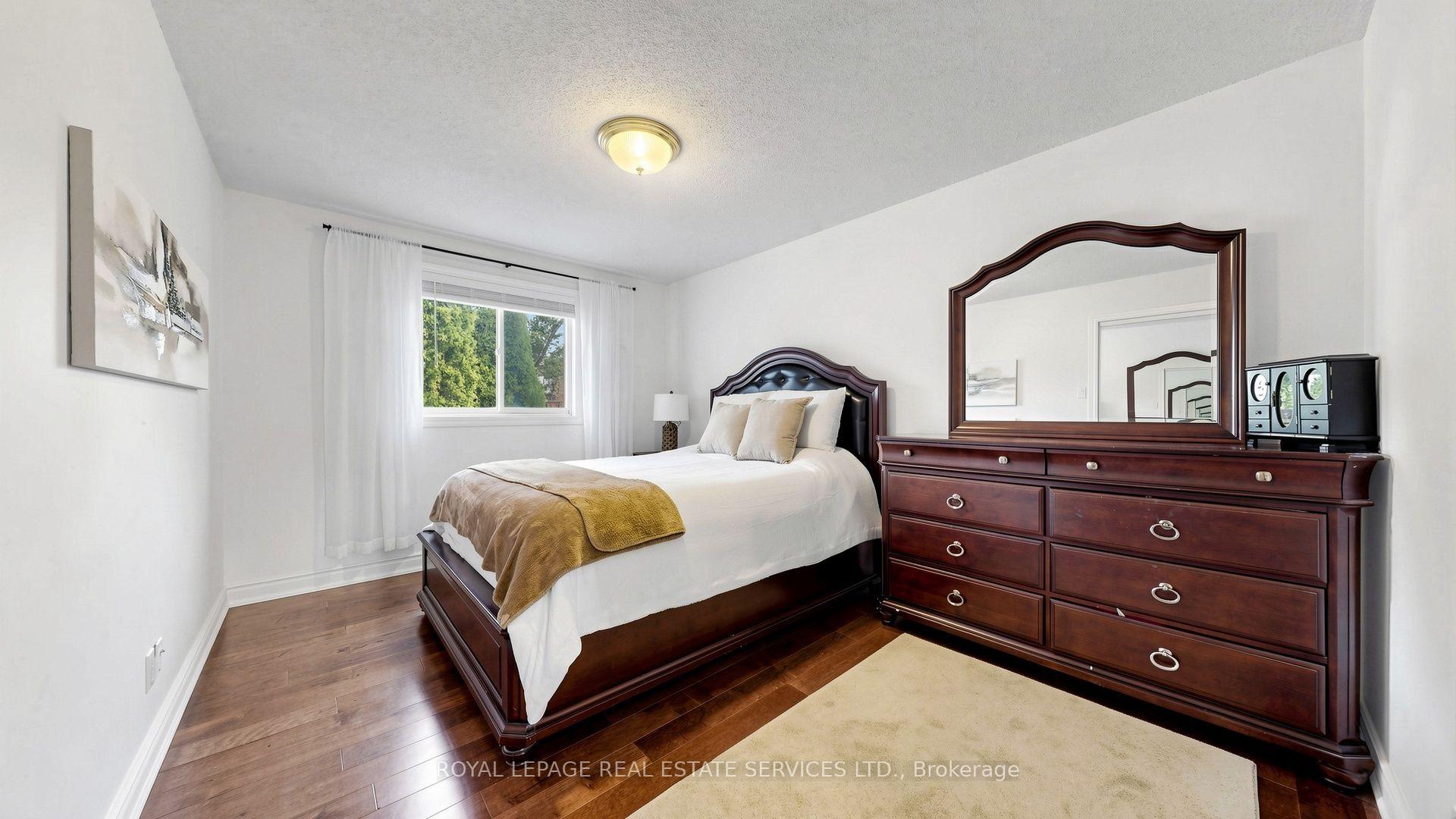Photo 13 of 816 Beatrice Street E, Oshawa, Pinecrest — HOMEH