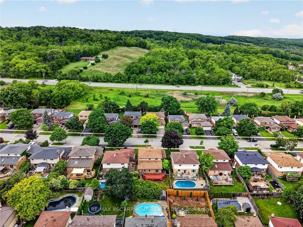 Photo 4 of 2450 Overton Drive, Burlington, Brant Hills — HOMEH