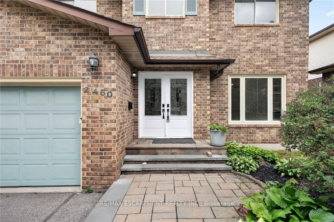 Photo 5 of 2450 Overton Drive, Burlington, Brant Hills — HOMEH