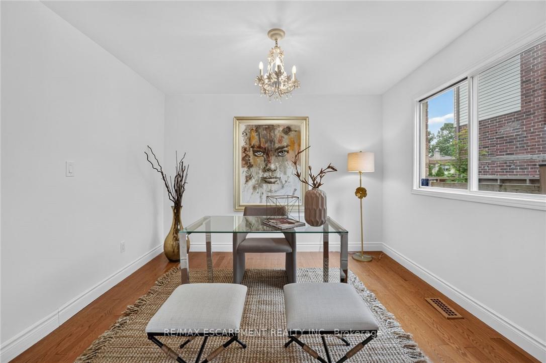 Photo 9 of 2450 Overton Drive, Burlington, Brant Hills — HOMEH