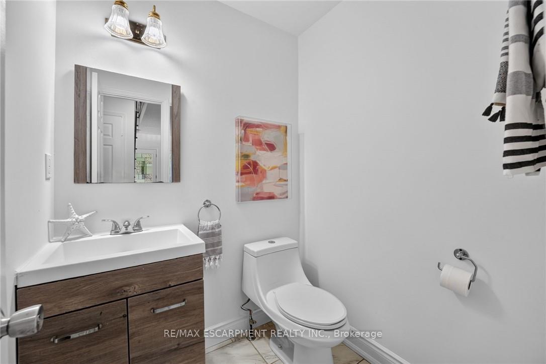 Photo 10 of 2450 Overton Drive, Burlington, Brant Hills — HOMEH