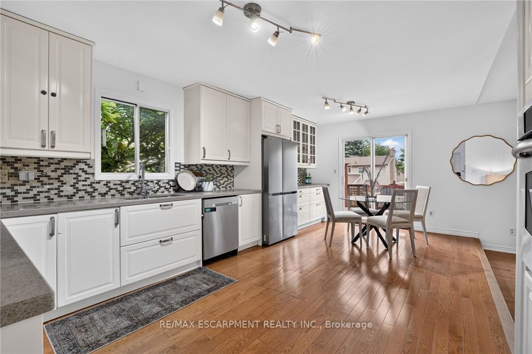 Photo 11 of 2450 Overton Drive, Burlington, Brant Hills — HOMEH