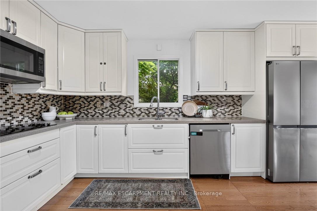 Photo 12 of 2450 Overton Drive, Burlington, Brant Hills — HOMEH