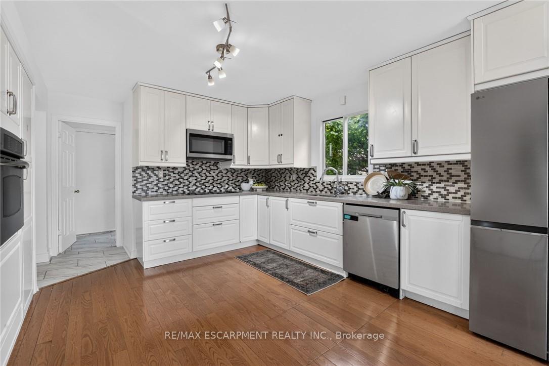 Photo 14 of 2450 Overton Drive, Burlington, Brant Hills — HOMEH
