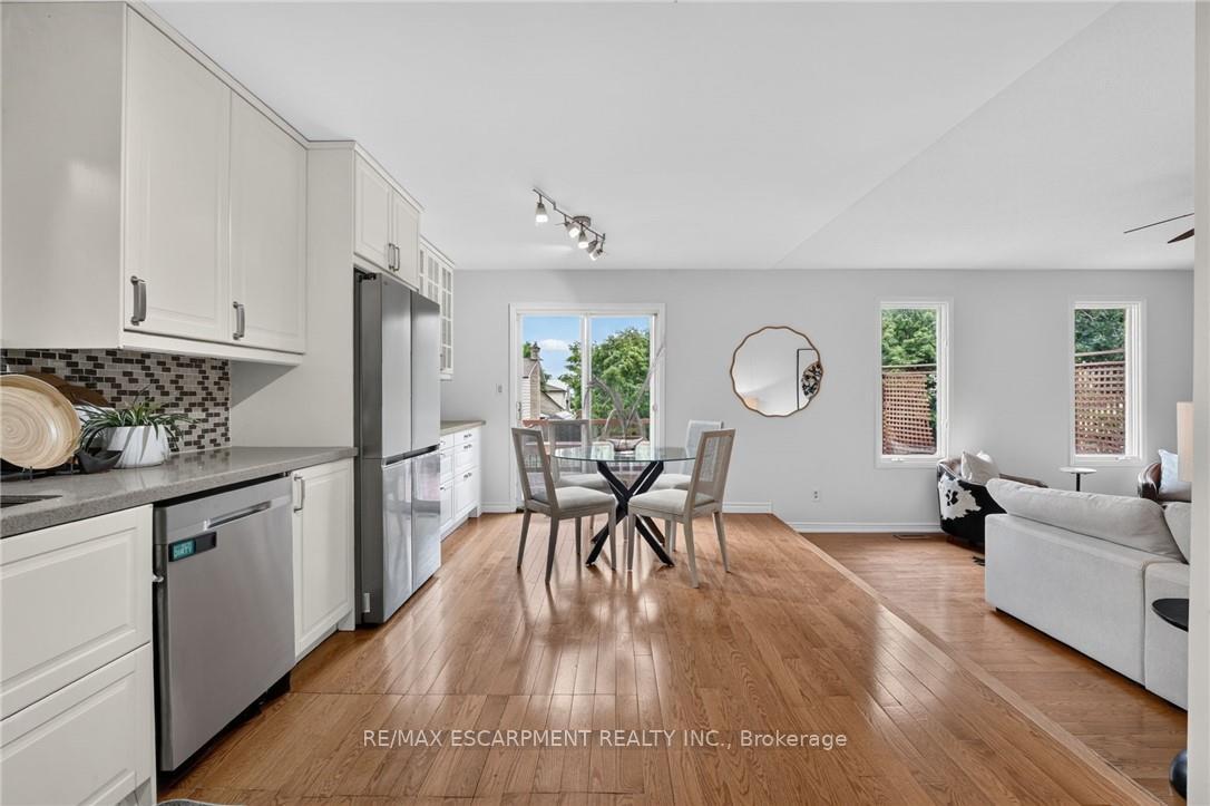 Photo 15 of 2450 Overton Drive, Burlington, Brant Hills — HOMEH