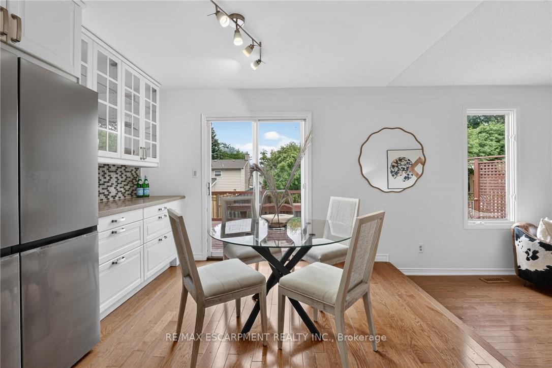 Photo 17 of 2450 Overton Drive, Burlington, Brant Hills — HOMEH