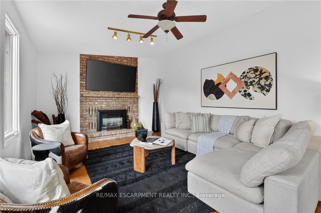 Photo 18 of 2450 Overton Drive, Burlington, Brant Hills — HOMEH