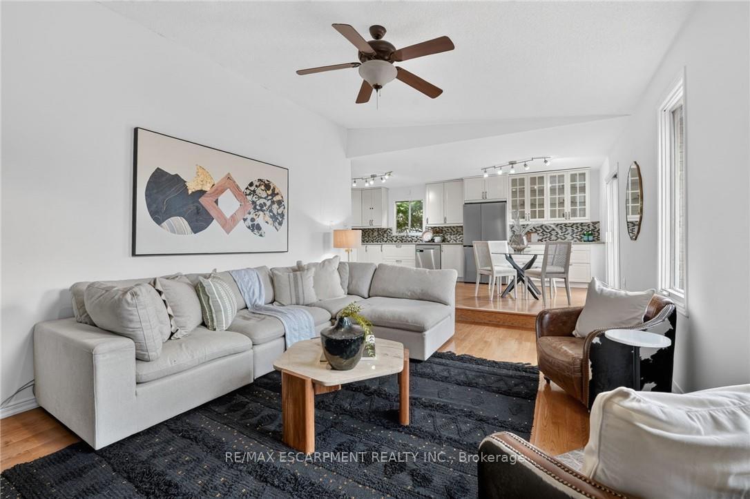 Photo 20 of 2450 Overton Drive, Burlington, Brant Hills — HOMEH