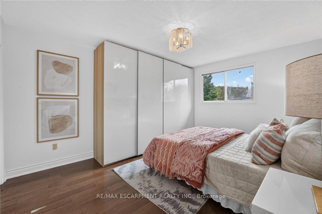 Photo 23 of 2450 Overton Drive, Burlington, Brant Hills — HOMEH