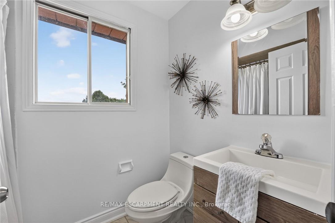 Photo 30 of 2450 Overton Drive, Burlington, Brant Hills — HOMEH