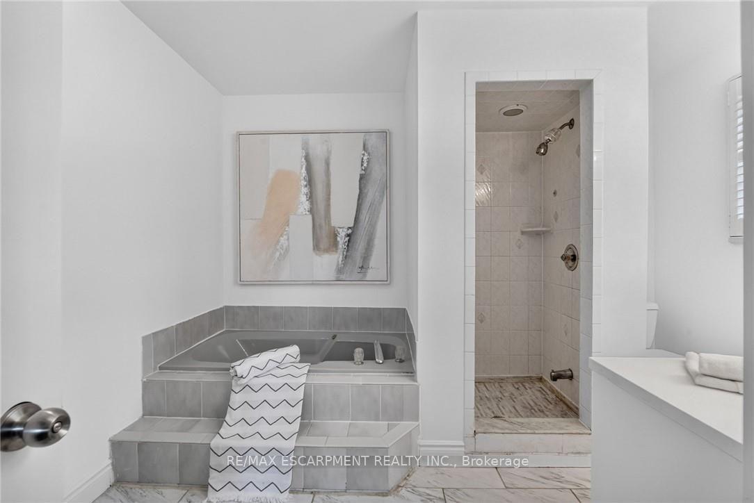 Photo 31 of 2450 Overton Drive, Burlington, Brant Hills — HOMEH