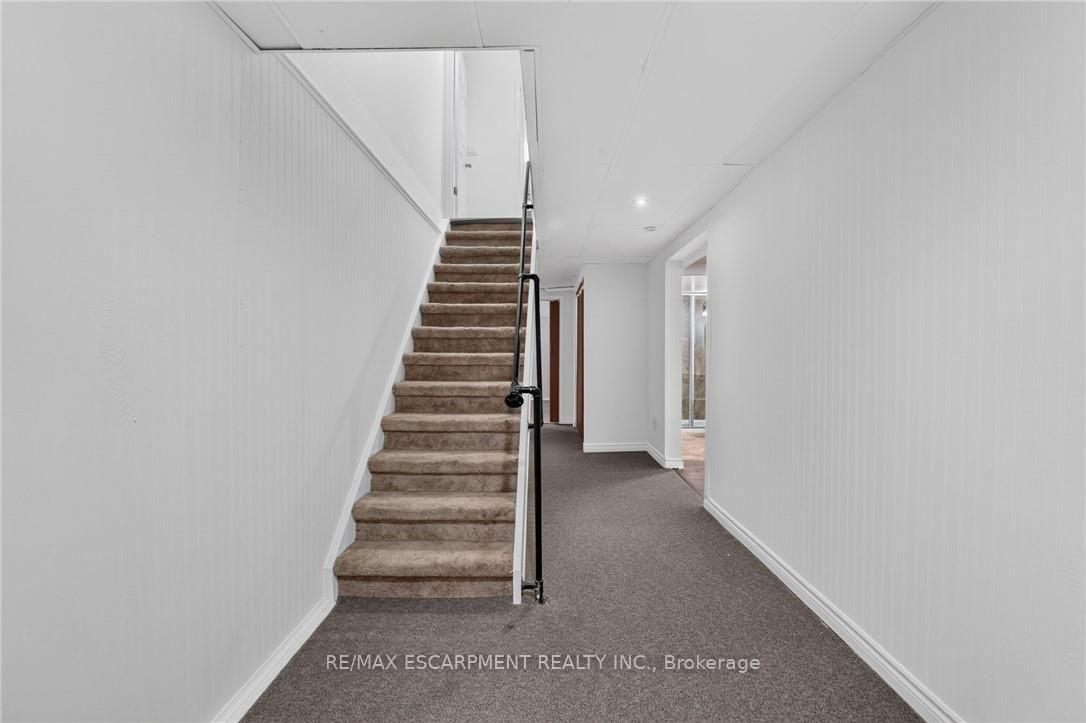 Photo 35 of 2450 Overton Drive, Burlington, Brant Hills — HOMEH