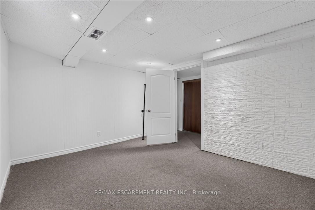Photo 40 of 2450 Overton Drive, Burlington, Brant Hills — HOMEH