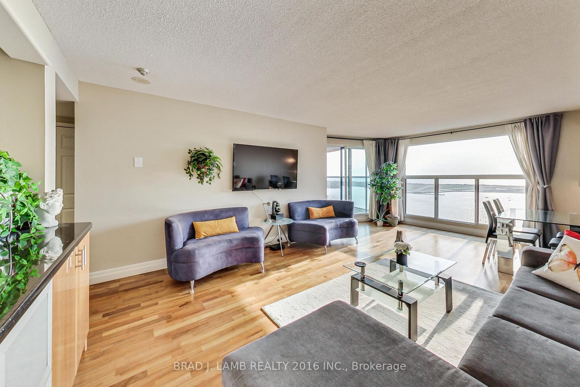 Photo 3 of Unit 2911, 99 Harbour Square, Toronto, Waterfront Communities — HOMEH
