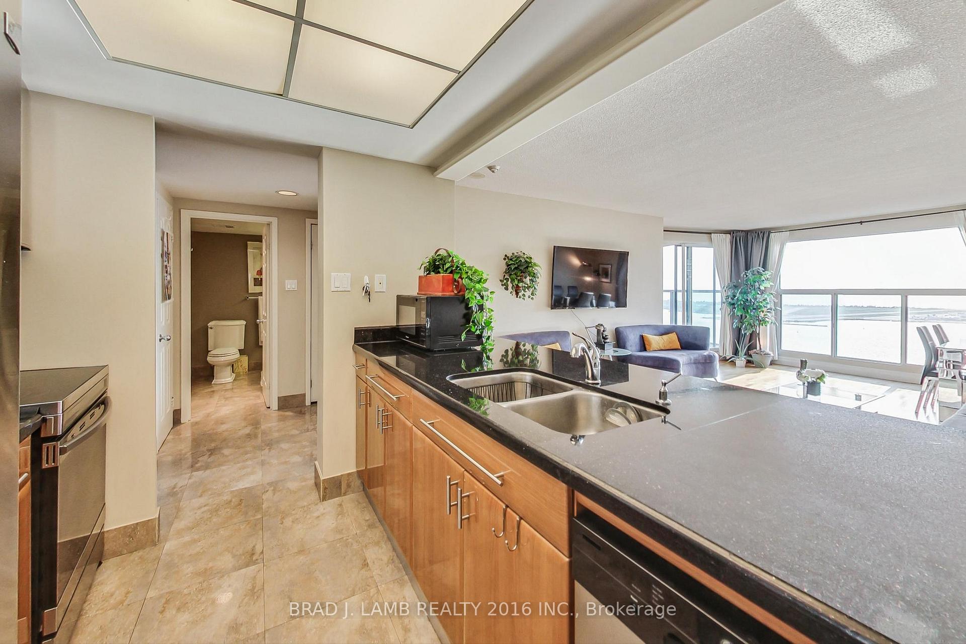 Photo 4 of Unit 2911, 99 Harbour Square, Toronto, Waterfront Communities — HOMEH