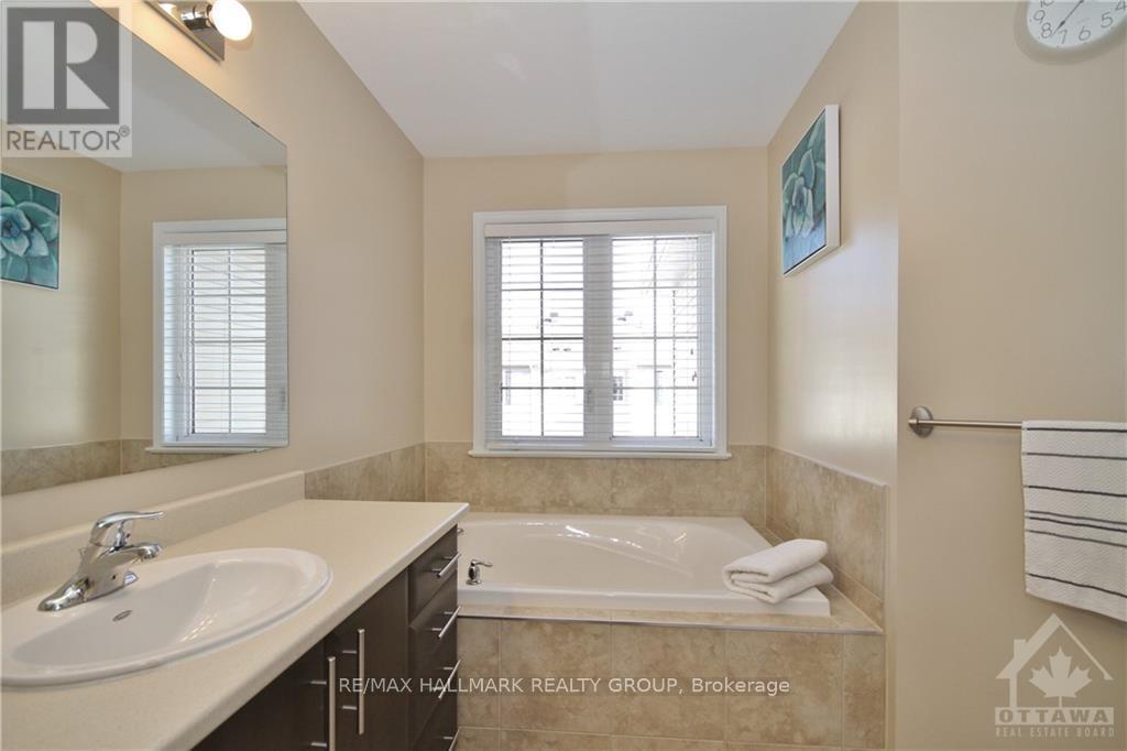 Photo 12 of 553 Ashbourne Crescent, Ottawa, Barrhaven - Stonebridge — HOMEH