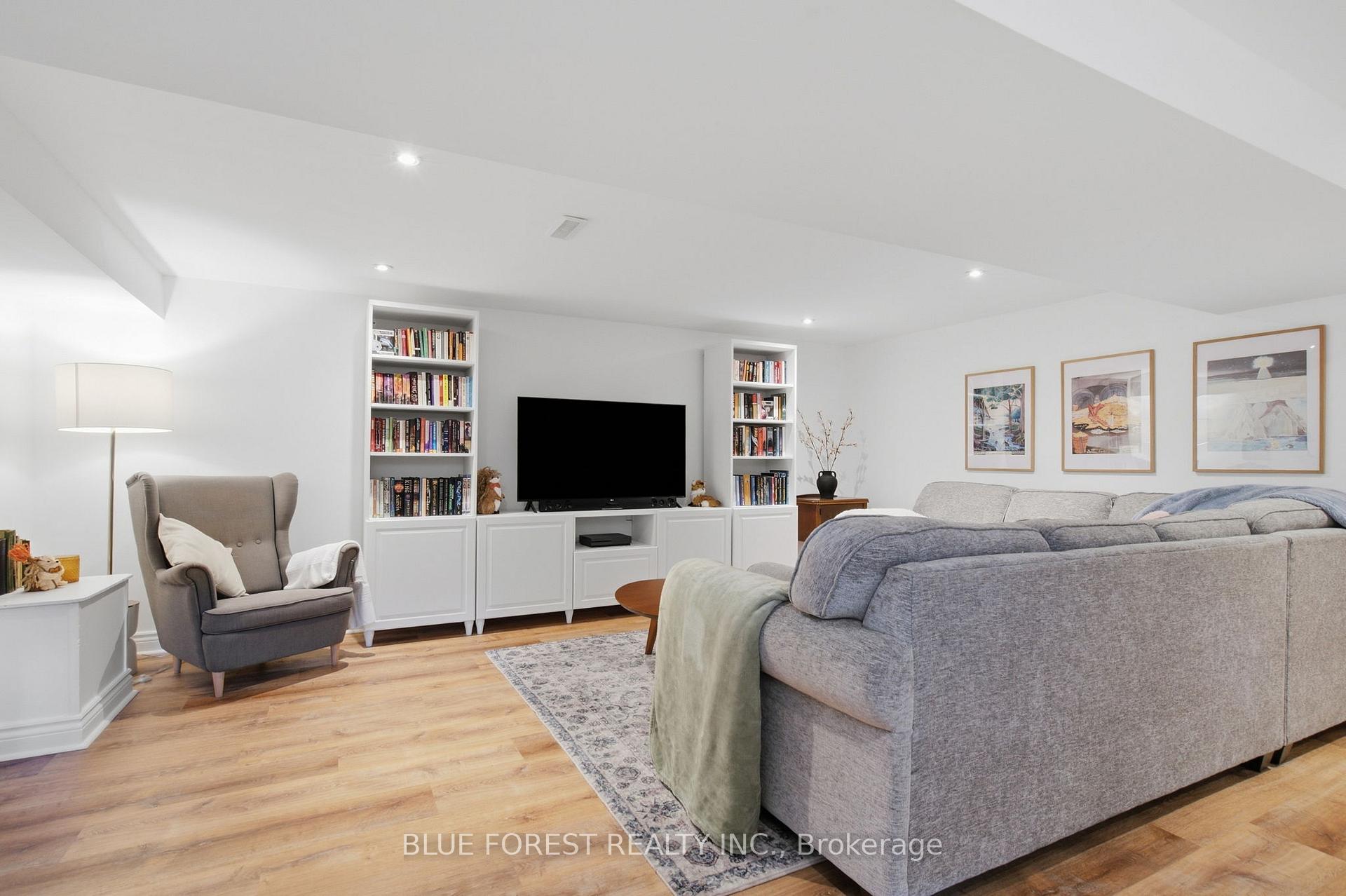 Photo 3 of 114 Hearthside Place, London, East I — HOMEH