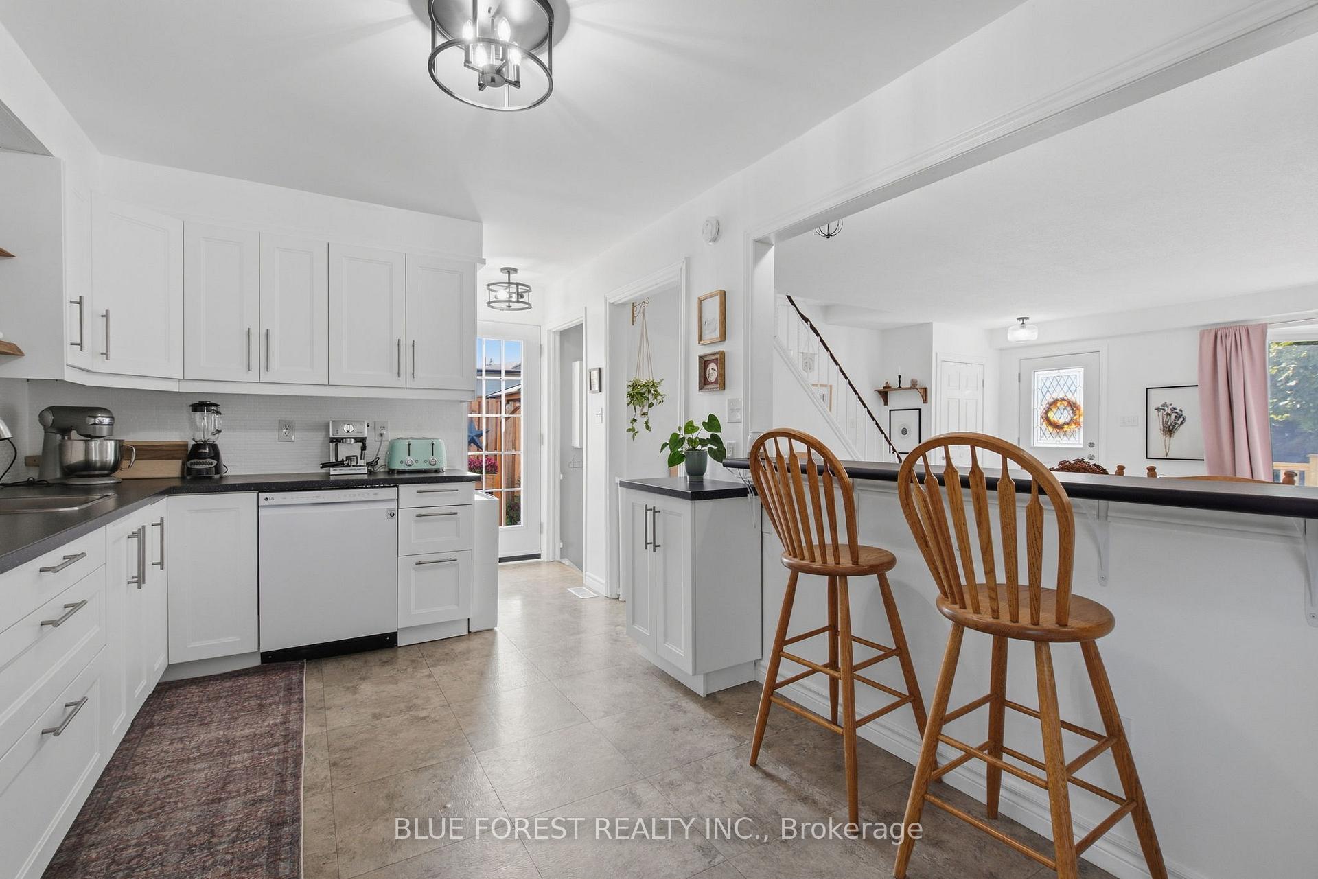Photo 16 of 114 Hearthside Place, London, East I — HOMEH