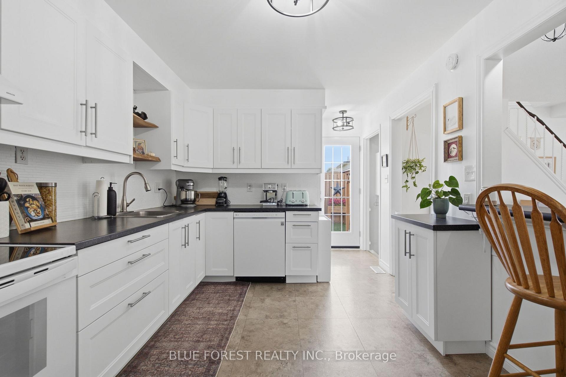 Photo 17 of 114 Hearthside Place, London, East I — HOMEH