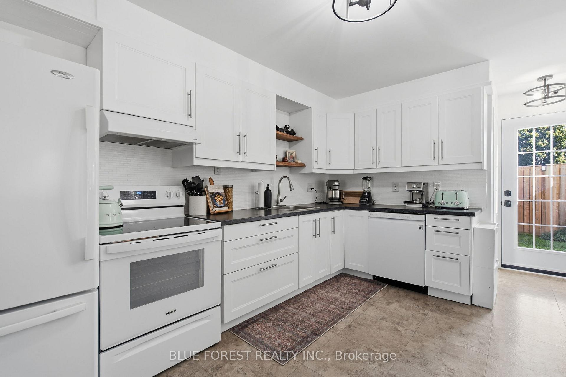 Photo 18 of 114 Hearthside Place, London, East I — HOMEH