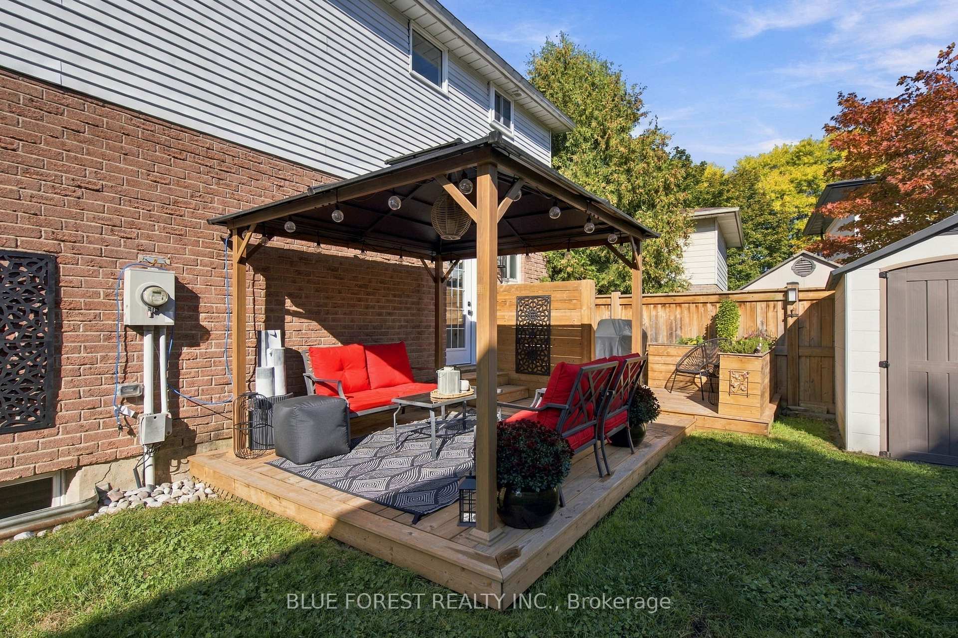 Photo 34 of 114 Hearthside Place, London, East I — HOMEH