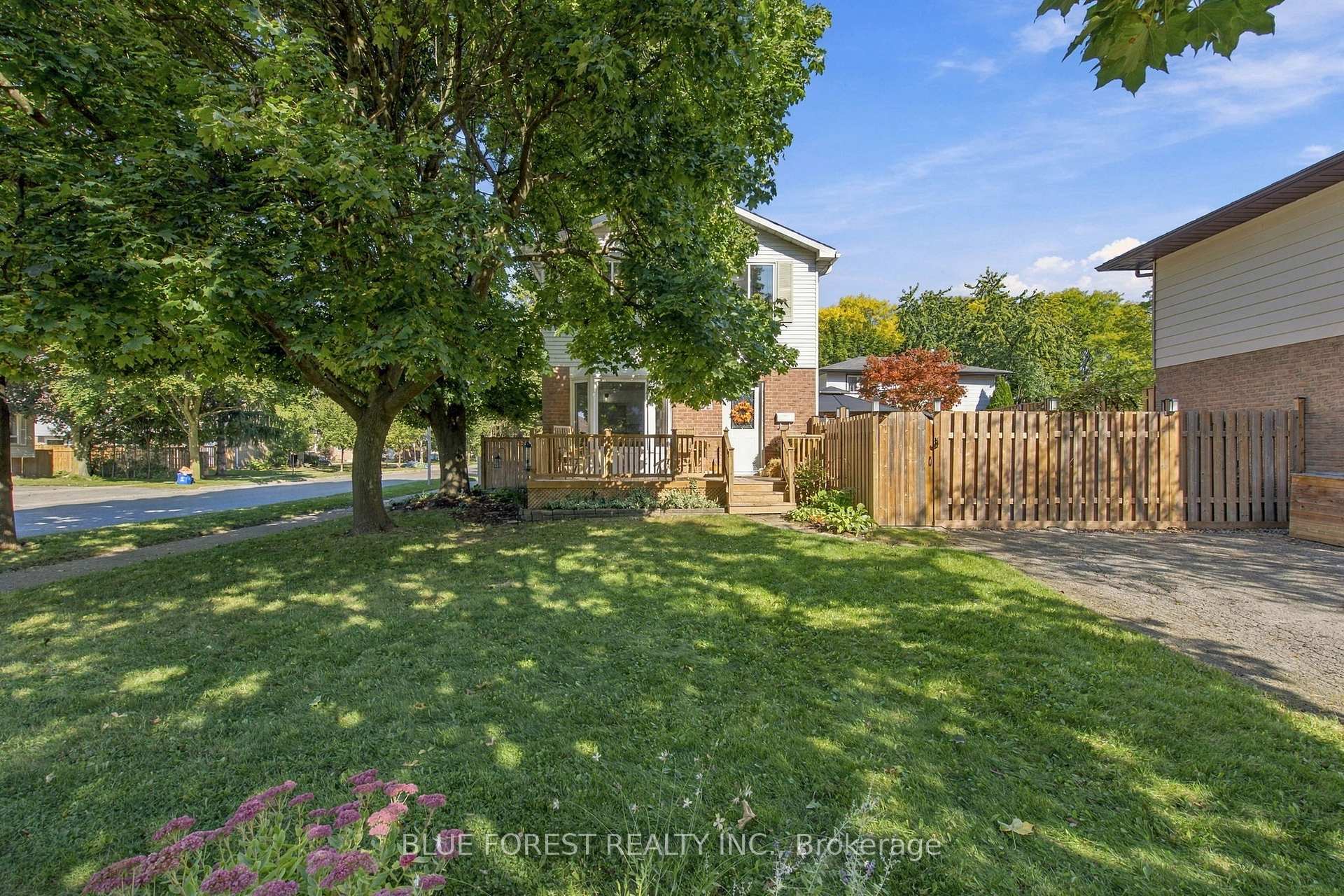 Photo 36 of 114 Hearthside Place, London, East I — HOMEH