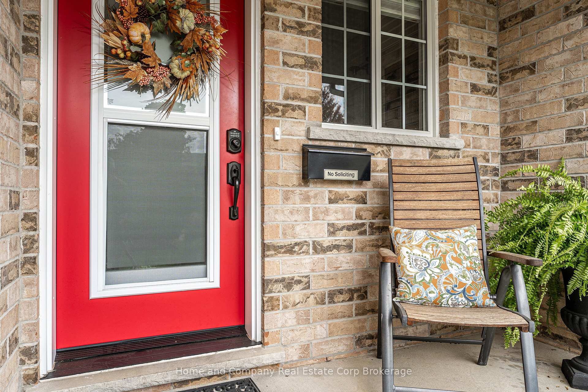 Photo 5 of 160 Athlone Crescent, Stratford — HOMEH
