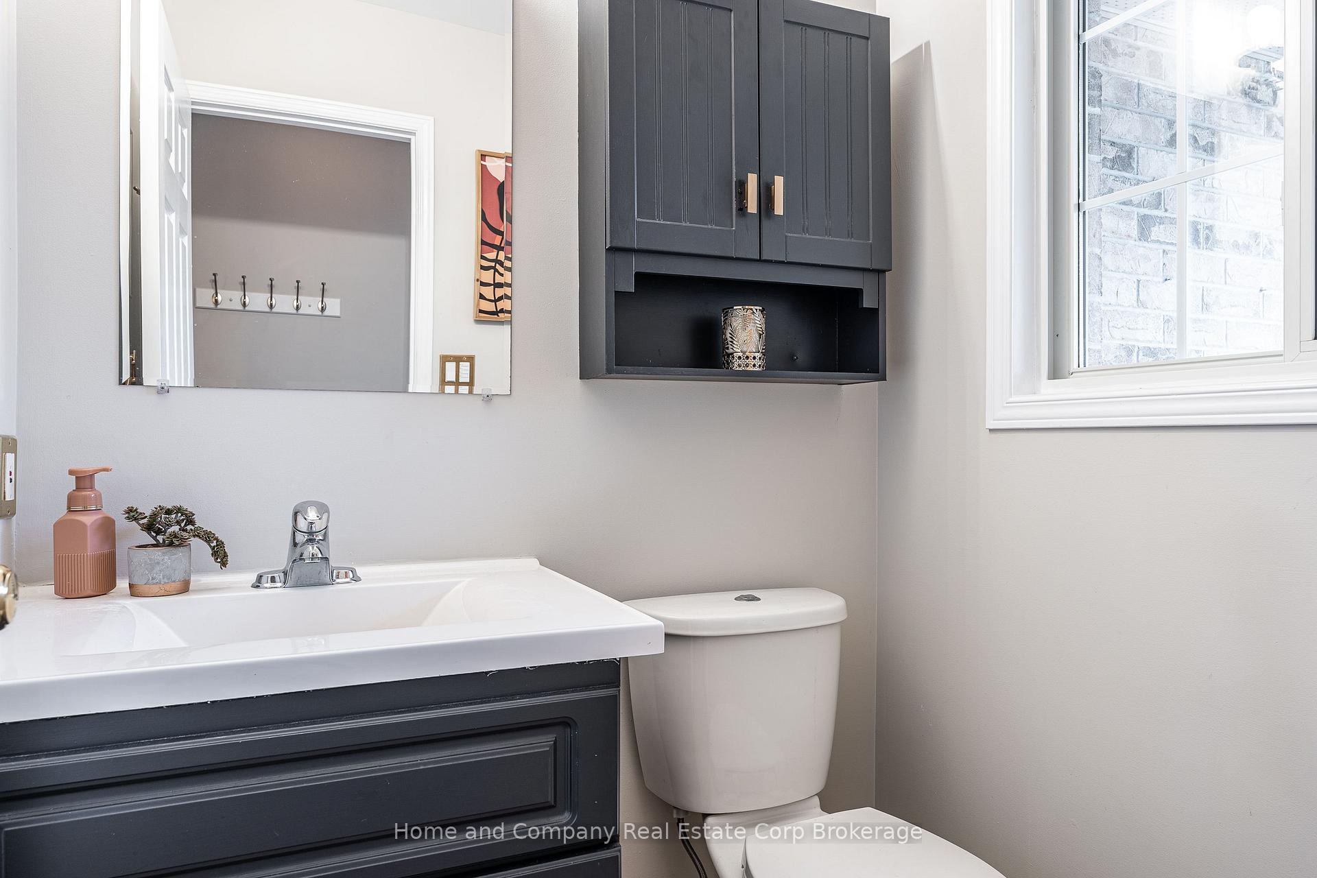 Photo 7 of 160 Athlone Crescent, Stratford — HOMEH