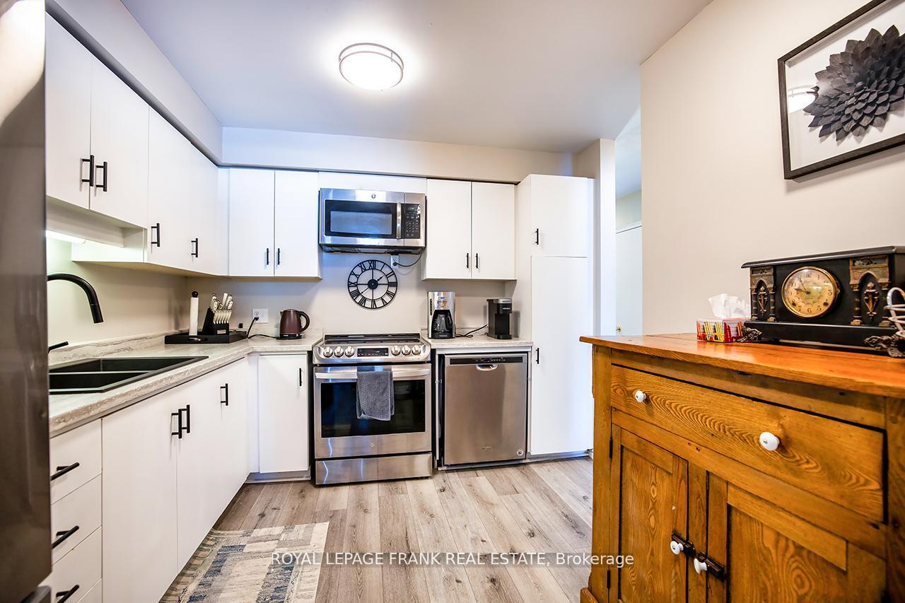 Photo 6 of Unit 9, 433 May Street, Brock, Beaverton — HOMEH