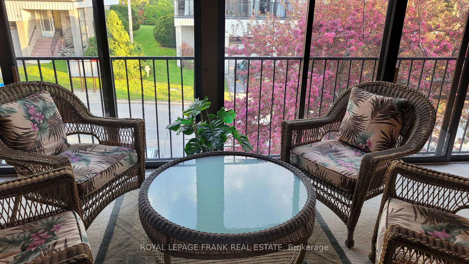 Photo 4 of Unit 9, 433 May Street, Brock, Beaverton — HOMEH