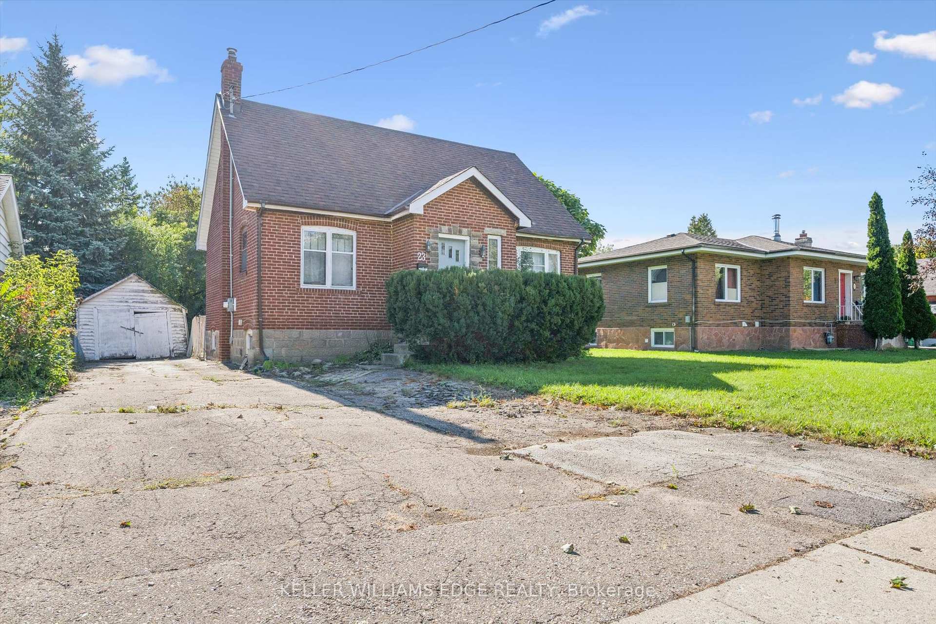 Photo 3 of 23 Mercer Drive, Brampton, Downtown Brampton — HOMEH