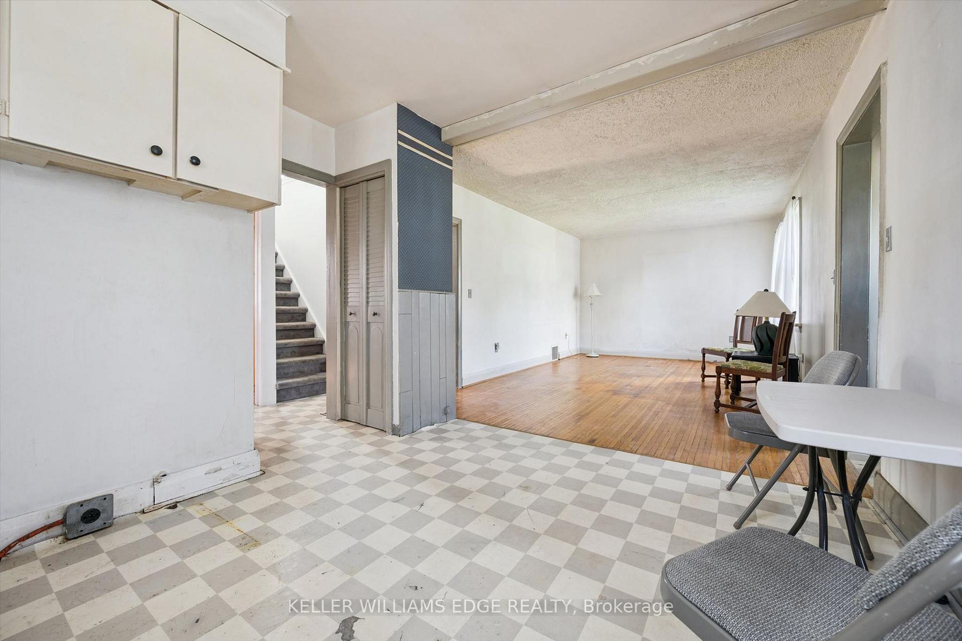 Photo 8 of 23 Mercer Drive, Brampton, Downtown Brampton — HOMEH