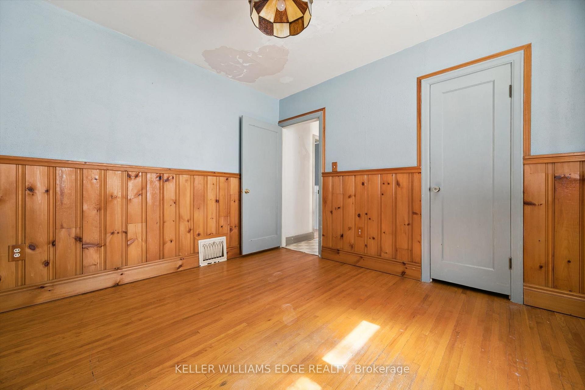 Photo 15 of 23 Mercer Drive, Brampton, Downtown Brampton — HOMEH