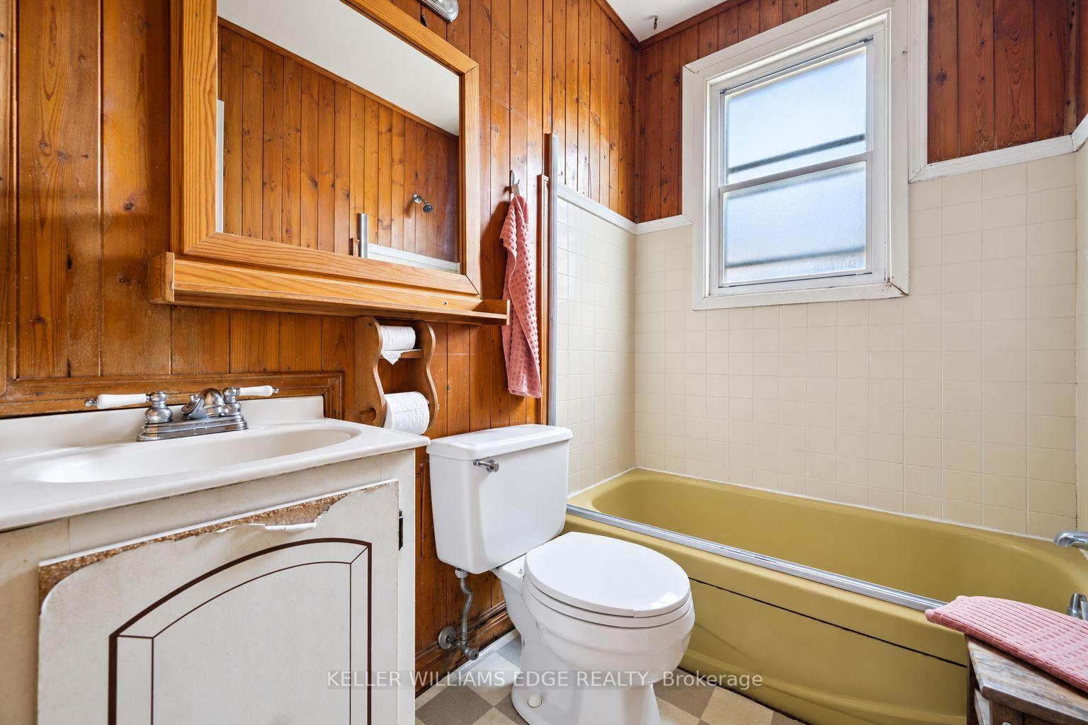 Photo 16 of 23 Mercer Drive, Brampton, Downtown Brampton — HOMEH