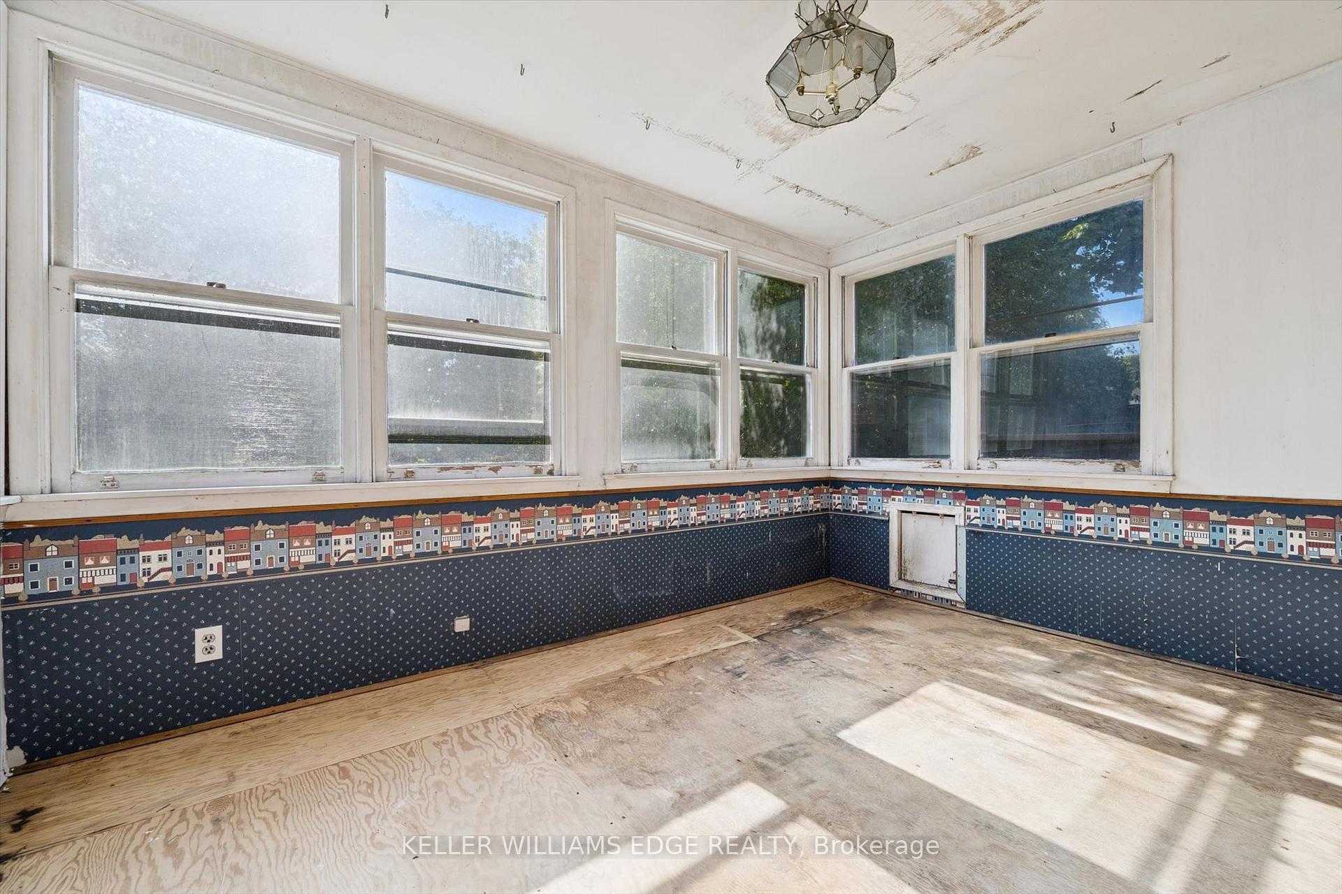 Photo 22 of 23 Mercer Drive, Brampton, Downtown Brampton — HOMEH