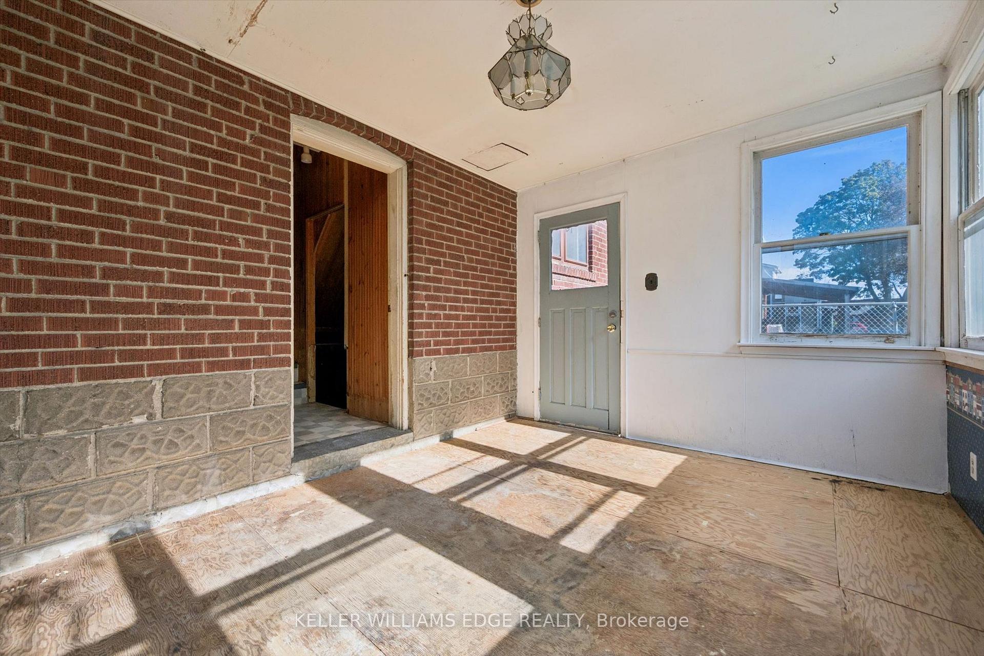 Photo 23 of 23 Mercer Drive, Brampton, Downtown Brampton — HOMEH