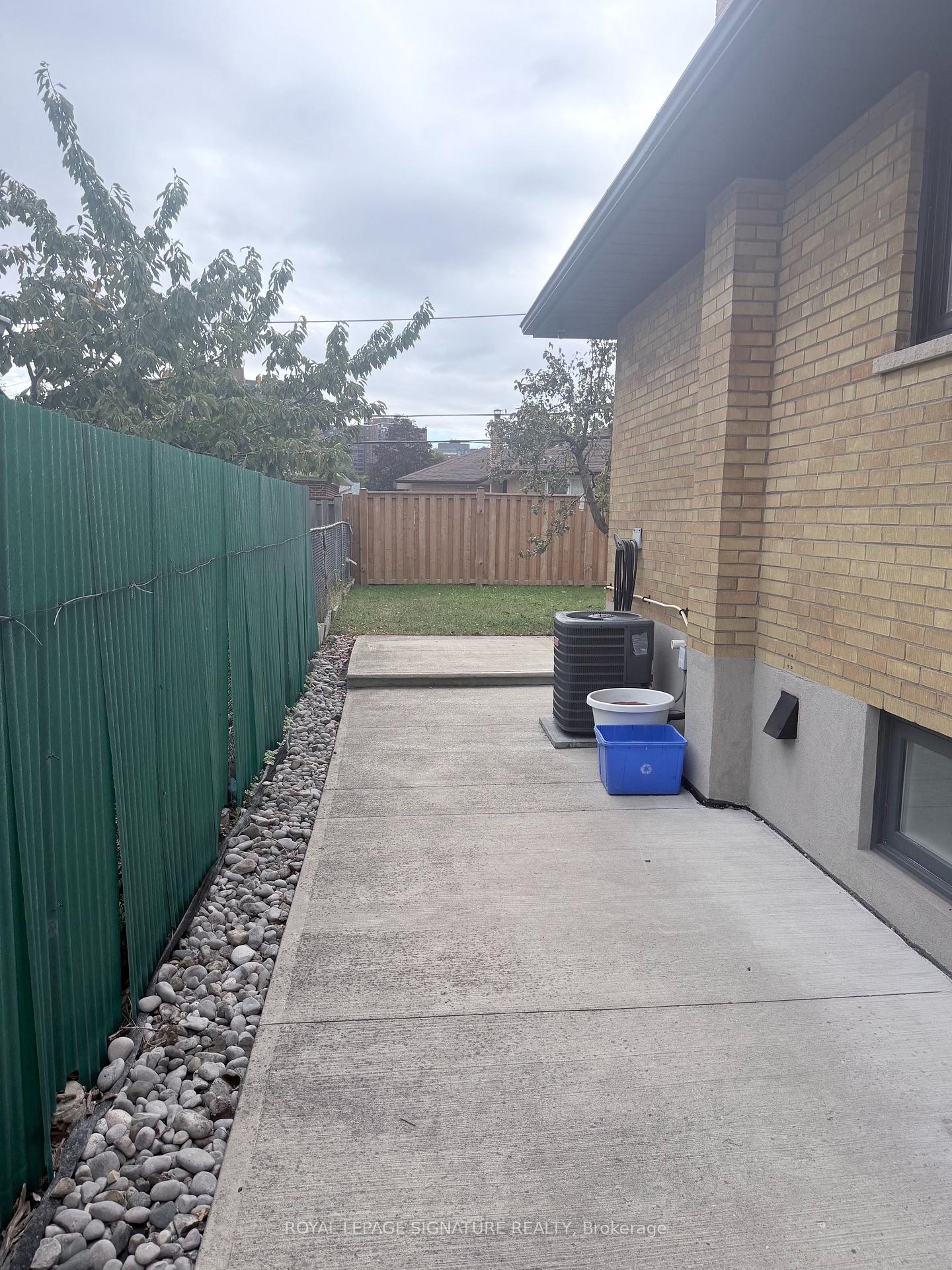 Photo 3 of Unit Lower, 40 Summerfield Crescent, Etobicoke, Eringate-Centennial-West Deane — HOMEH