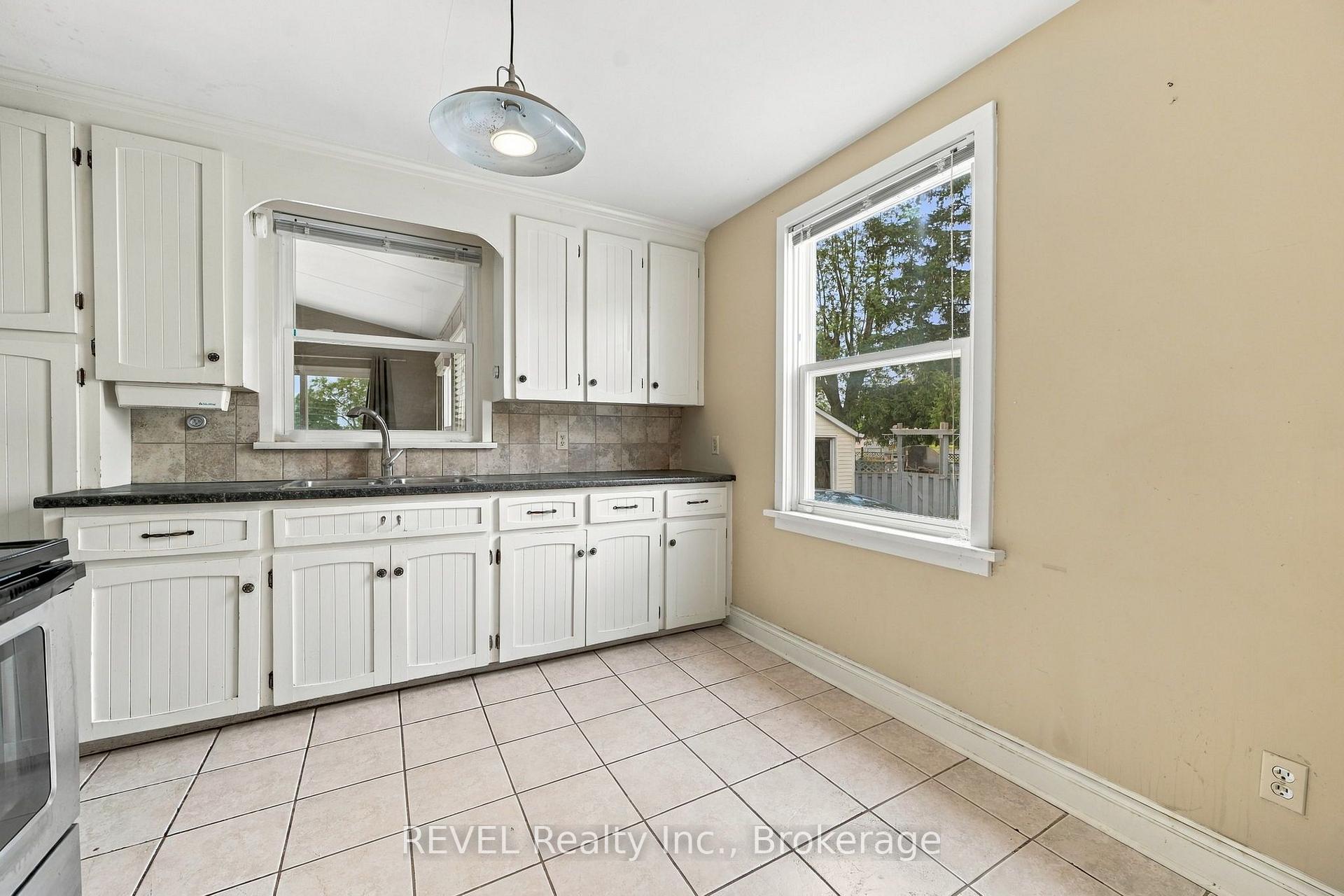 Photo 8 of 5892 Murray Street, Niagara Falls, Dorchester — HOMEH
