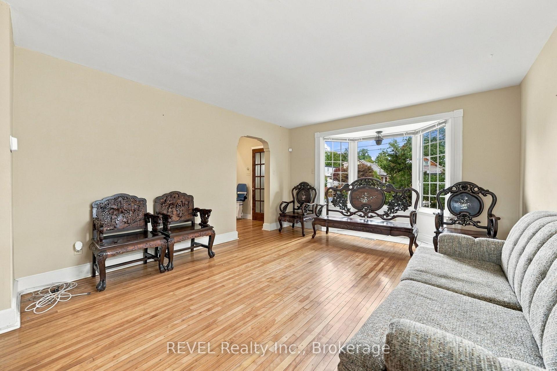 Photo 17 of 5892 Murray Street, Niagara Falls, Dorchester — HOMEH