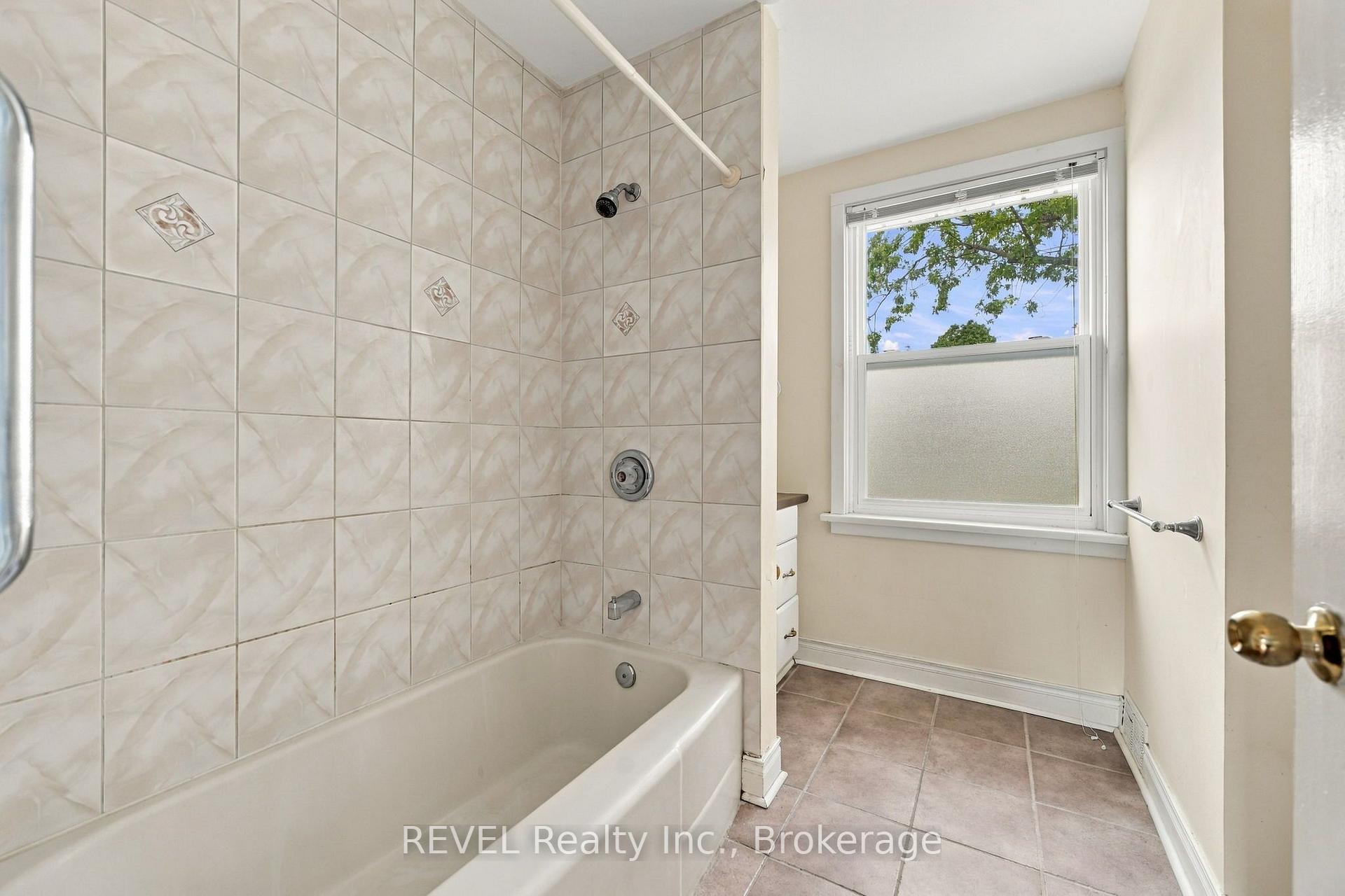 Photo 22 of 5892 Murray Street, Niagara Falls, Dorchester — HOMEH