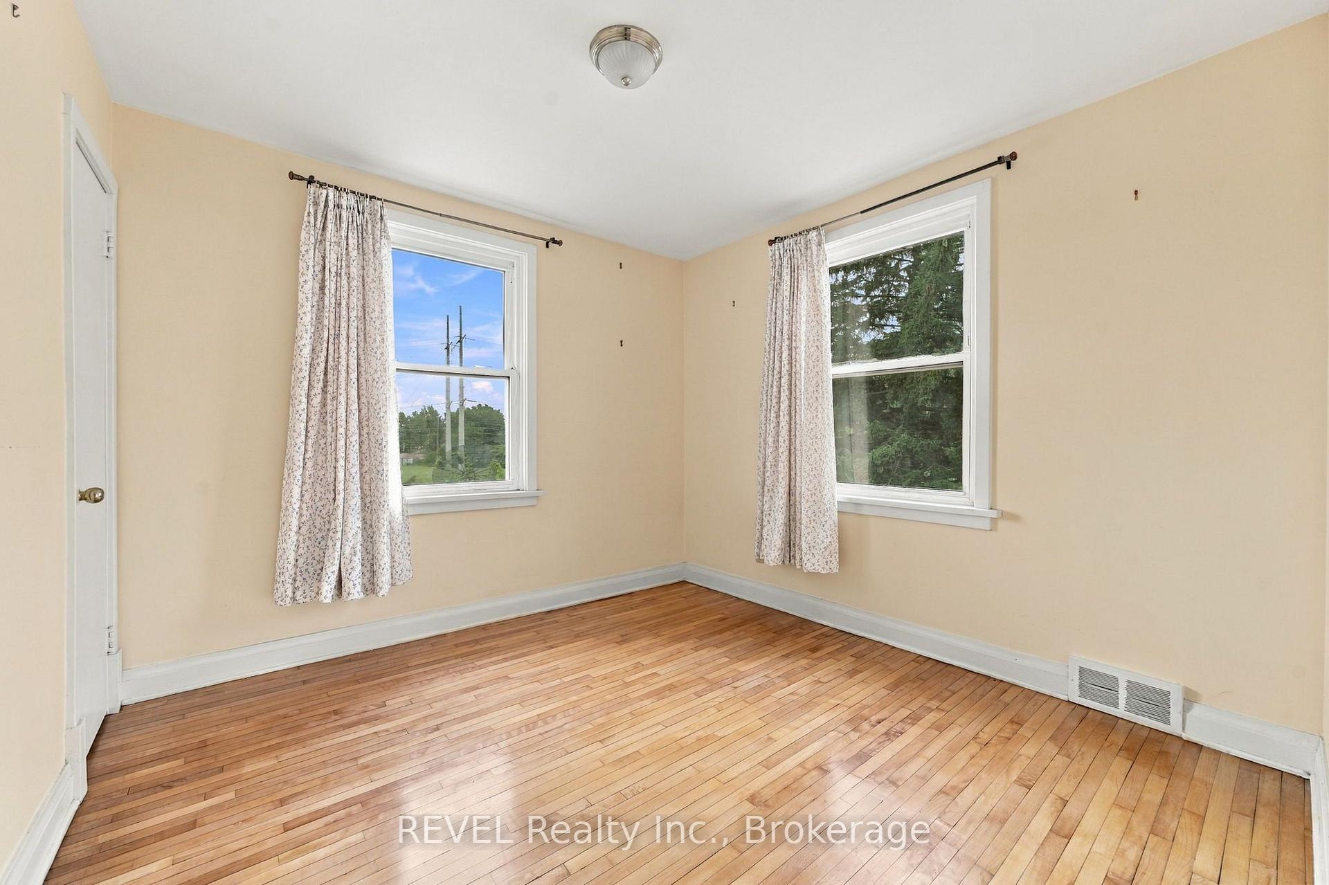 Photo 24 of 5892 Murray Street, Niagara Falls, Dorchester — HOMEH